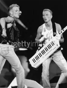 Bros - 57366604[1].jpg